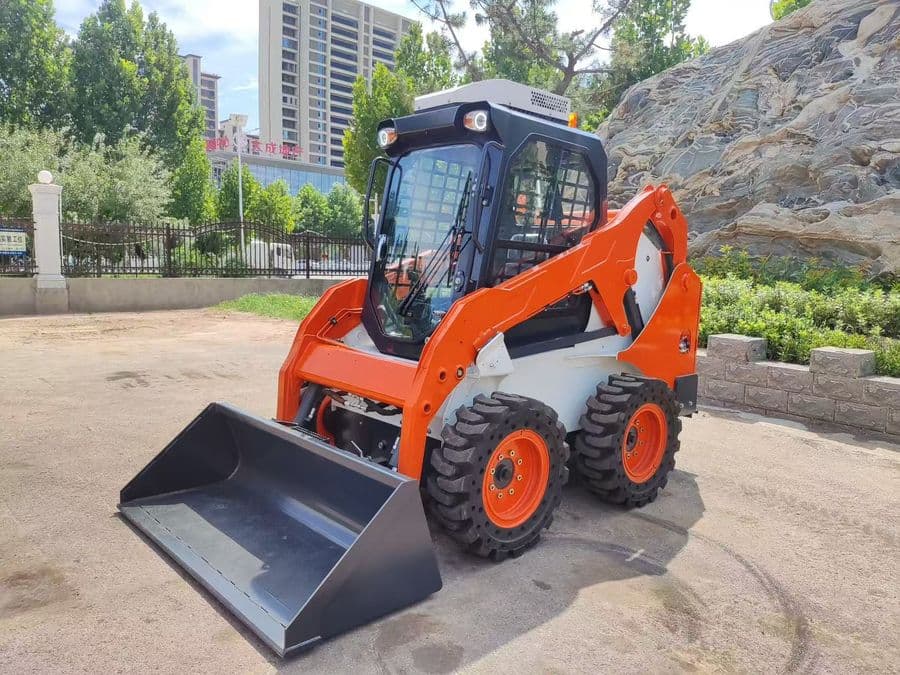 Mini Skid Steer Loader vs Full Size Skid Steer Loader: Which One Should You Choose?